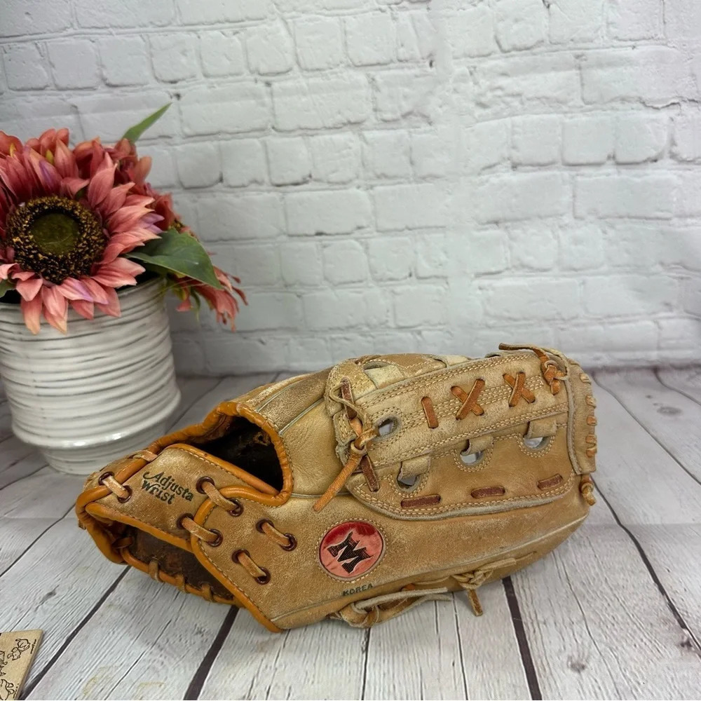 vintage leather Baseball glove for decoration